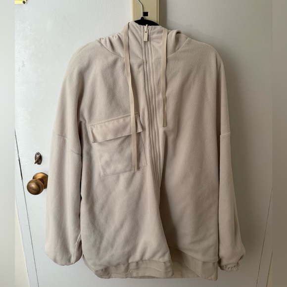 Alo Reversible Oversized Rain Jacket - Picture 5 of 5